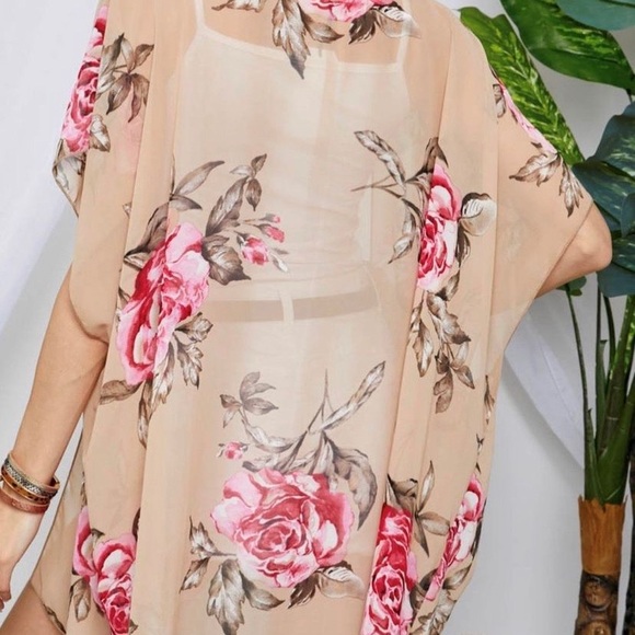 Stunning floral kimono - Picture 2 of 2